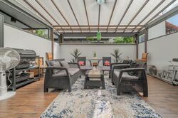 Flora Road (D17), Terrace #460375171